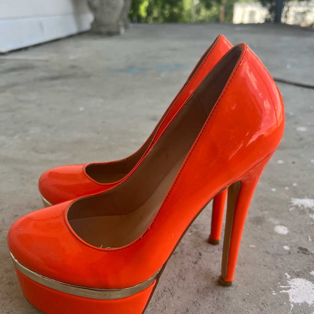 Only Maker Neon Orange Pumps
